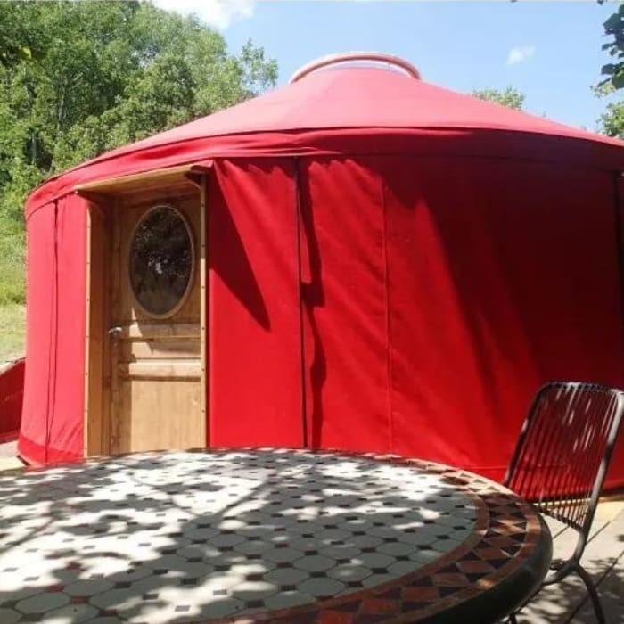 1 nuit en yourte pour 2 personnes + Draps et serviettes fournies