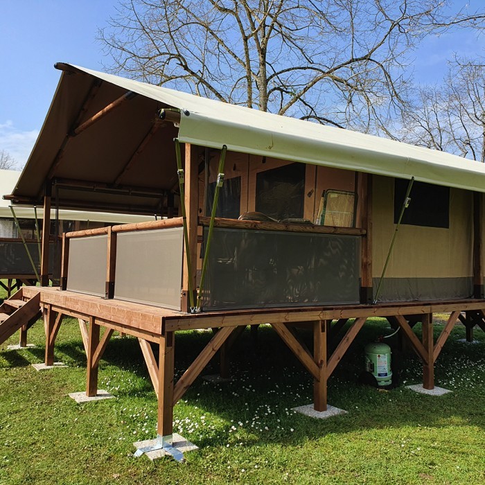 1 nuit pour 2 personnes en Lodge avec petits déjeuners + pack couette + panier apéro
