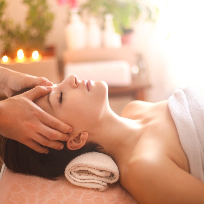 Un massage Ayurvédique ou Californien pendant 1h10 pour 1 personne
