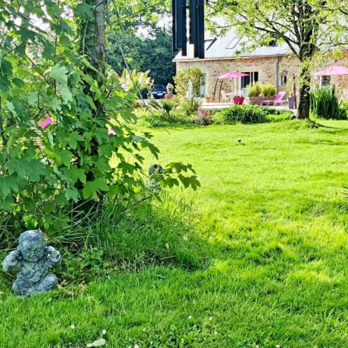 1 nuit en Lodge avec petits-déjeuners pour 2 personnes + 30 min de sauna privatif pour 2 + 2 massages d'1h + 1h de cours au choix pour 2