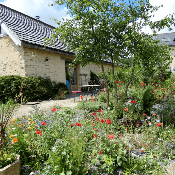 2 nuits en gîte pour 2 personnes avec petits déjeuners + atelier avec les chevaux et immersion au jardin médiéval
