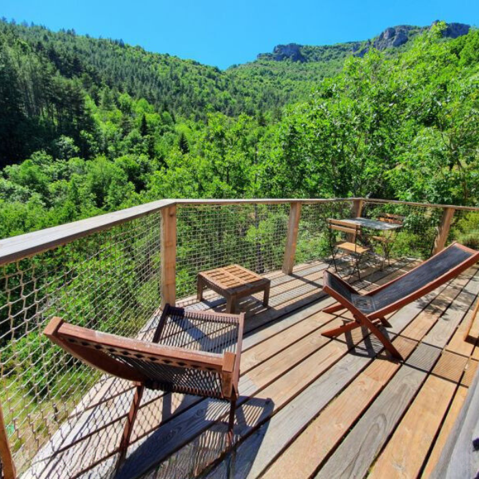 1 nuit en cabane "Ecureuil" pour 2 personnes avec petits-déjeuners + SPA + hammam + 2 paniers repas supérieurs