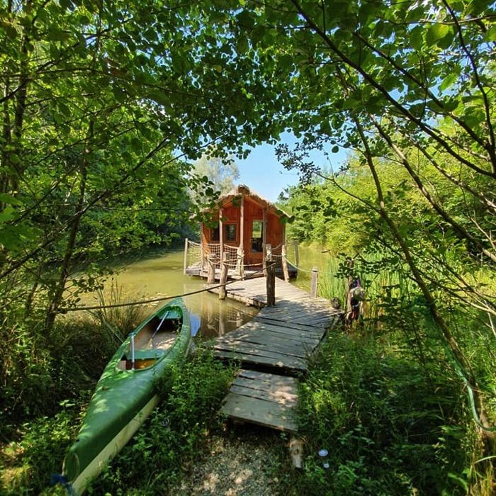 1 nuit en cabane flottante Robinson pour 2 avec petits déjeuners + draps, serviette et taxe de séjour inclus