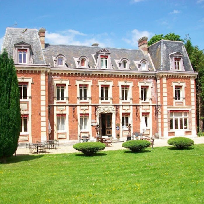 1 nuit pour 2 avec petits-déjeuners en chambre confort + cocktail de bienvenue + Diner menu Le CID