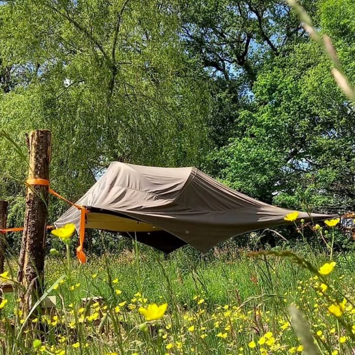 1 nuit en tente suspendue pour 2 avec petits dejs