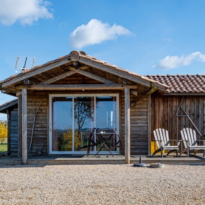 1 nuit en Chalet pour 2 personnes avec petits-déjeuners + 1 bouteille de Floc de Gascogne 
