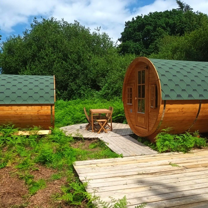 1 nuit en tonneau pour 4 personnes (2 adultes, 2 enfants) avec petits déjeuners 