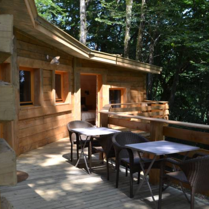 1 nuit en lodge pour 2 personnes avec petits déjeuners + 2 paniers repas pour adultes + 1 apéritif alcoolisé