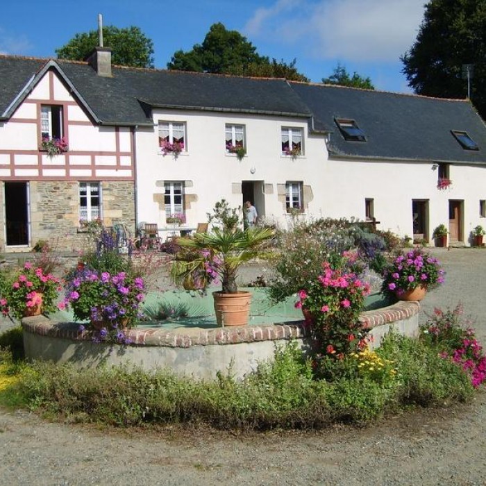1 nuit en chambre d'hôtes pour 2 personnes avec petits déjeuners + 2 dîners en table d'hôtes 