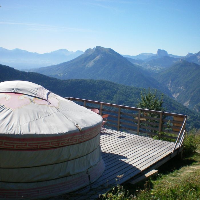 1 nuit en Yourte pour 4 personnes (2 adultes et 2 enfants)  + pdj