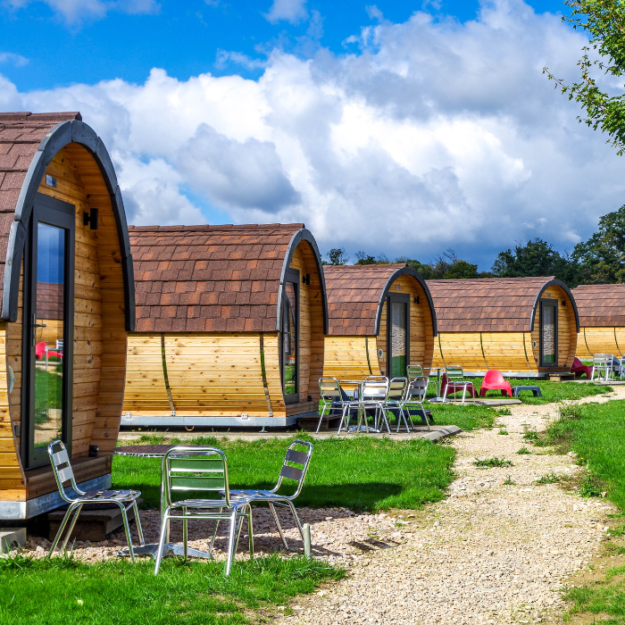 1 nuit pour 2 personnes avec les petits déjeuners en oeno-tonneaux + visite du domaine pour 2 personnes.
