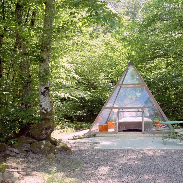 1 nuit en Pyralude pour 2 personnes avec petits déjeuners + 2 entrées au parc 