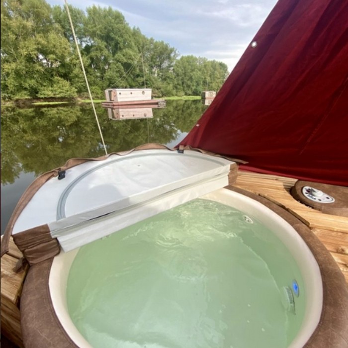 1 nuit en Toue spa pour 2 avec petits déjeuners 