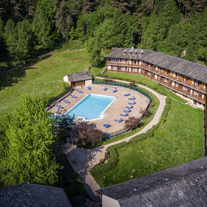 2 nuits en chambre classique pour 2 personnes avec petits déjeuners + Dîners pour 2 inclus 