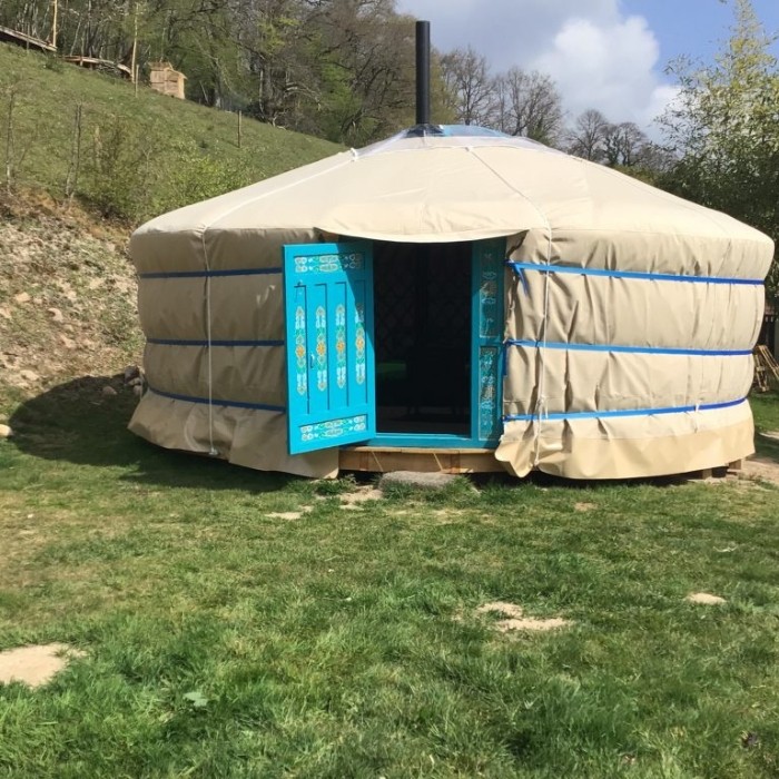 1 nuit en yourte pour 2 personnes + un pot d'accueil 