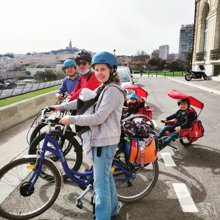 Tour du Fada en vélo électrique durant 3h30 pour 1 adulte et 1 enfant jusqu'à 9 ans