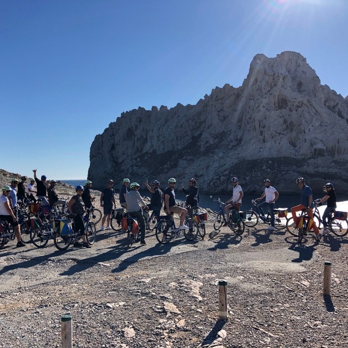 Tour guidé en vélo électrique de Marseille aux Calanques pour 1 personne pendant une journée (6h) 