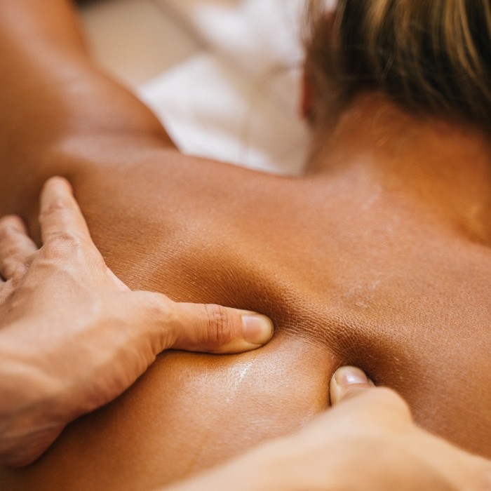 60 min de soin du dos  (Massage de Breuss) + une boisson chaude ou froide comprise pour 1 personne 