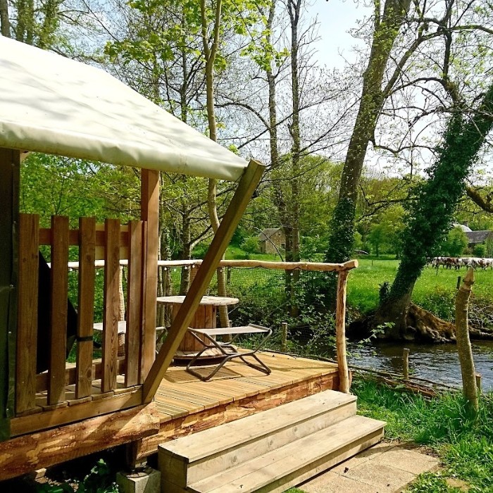 1 nuit en tente La parenthèse pour 2 personnes + linge de lit inclus + 1 bouteille de jus de pomme production locale