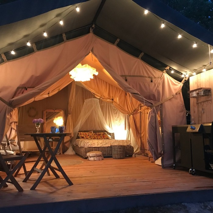 1 nuit en tente safari avec petits déjeuners +  planche repas pour 2 + accès au bain nordique de 40 min + apéritif de bienvenue pour 2