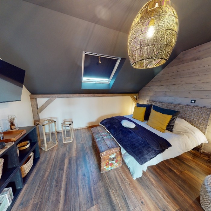 1 nuit en Suite Mélusine ou Volupté pour 2 avec petits déjeuners + Menu Découverte pour 2 (hors boisson) + 1h30 d’accès au bain à remous + massage de 40 min en duo + verres de bienvenue