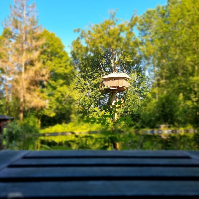 1 nuit en Cabane au fil de l'eau pour 2 personnes avec petits-déjeuners +  1 massage de 45 min/pers