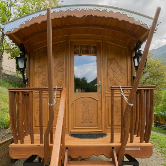 2 nuits en Roulotte Ancolie pour 2 personnes avec 1 accès au bain nordique ou une séance de Sauna + draps 