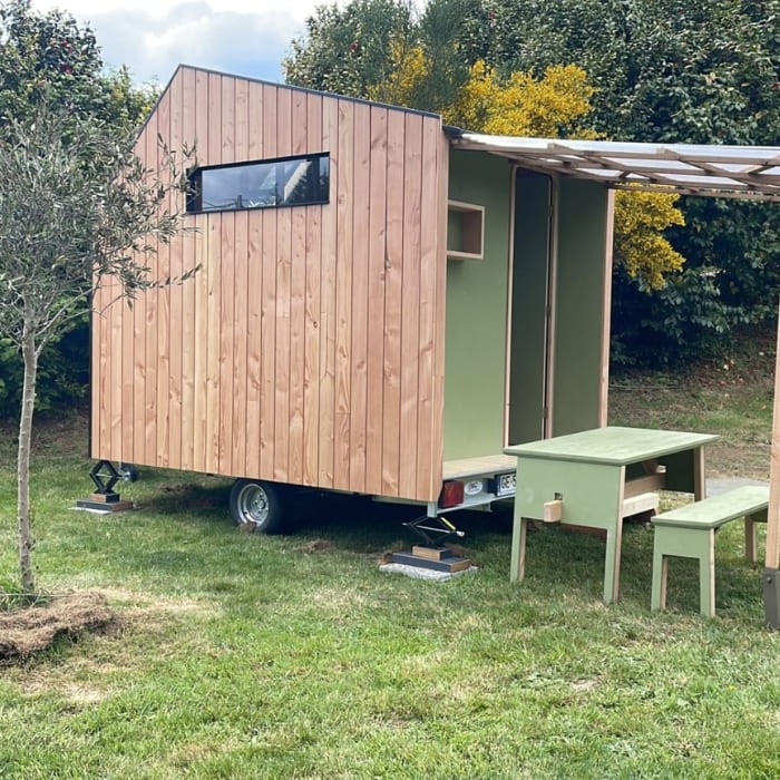 1 nuit en Cabane l'Entre-potes pour 4 personnes ( 2 adultes / 2 enfants )  + Petits-déjeuners + table d'hôtes pour 4 