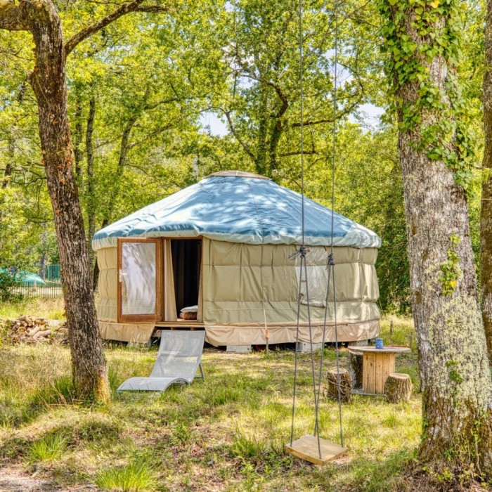 1 nuit pour 2 personnes en Yourte  en semaine ( Avril / mai / octobre ) 