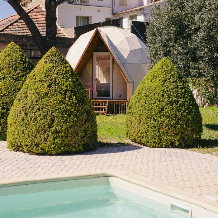 1 nuit pour 2 personnes en ecolodge ( dôme en bois ) avec petits-déjeuners + pétale de rose  