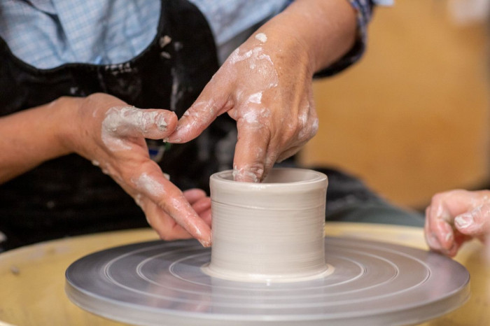 Atelier Tour/Modelage à Aubagne – 2h - Poterie et Céramique