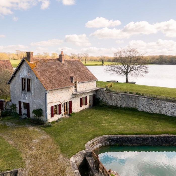 1 nuit pour 2 personnes en gîte + panier petits-déjeuners bio + accès à la balade en barque 