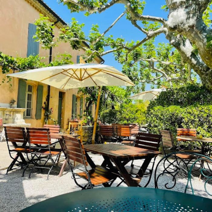 1 nuit pour 2 personnes avec petits déjeuners buffet + 2 apéritifs de bienvenue 