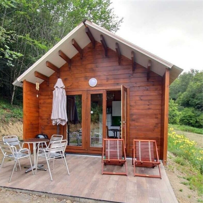 1 nuit en chalet “Ty Koad” ou “Pondok Indah pour 4 personnes ( 2 adultes / 2 enfants ) + 1 bouteille de jus bio offert + un accès jacuzzi 
