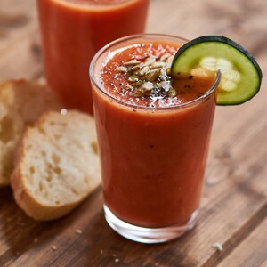 🍅 Alors que la saison des tomates bat son plein, c'est le moment de déguster une spécialité espagnole : le gazpacho !

En plus d'être de saison, cette soupe froide est élaborée à base de légumes crus : de quoi laisser votre four en paix !

🍅  Voici les ingrédients pour 4 personnes :

-6 tomates 
-1 poivron rouge
-1 poivron vert
-1 concombre
-2/3 d’oignon
-2/3 de gousse d’ail
-basilic 
-1 petit bout de pain
-4 cs d’huile d’olive
-1,5 cs de vinaigre de Xérès
-sel, poivre

Et les quelques étapes : 

1. Couper les tomates, les poivrons, le concombre, l’oignon et l’ail. Mixer le tout. Ajouter le pain, et mixer à nouveau.
2. Assaisonner : saler, poivrer, ajouter l’huile d’olive, le vinaigre de Xérès.
3. Réserver au frais 2h au minimum.
4. Verser dans des ramequins adaptés, et parsemer le basilic préalablement ciselé.

🍅  Vous êtes prêts à déguster cette soupe savoureuse et rafraichissante ! 

#gazpacho #recettefacile #faitmaison #cuisine #Veggie 
#healthy #recette  #food #foodphotography #foodstagram #foodlover #tomate #été #raw
