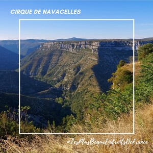 📍 Cirque de Navacelles, Hérault, Occitanie.

Considéré comme le plus large canyon d’Europe, laissez-vous surprendre par la sensation de hauteur qu’offre le cirque de Navacelles. 🌿

« Grand Site de France », il fait partie de l’espace « Causse et Cévennes » référencé au patrimoine mondial de l’UNESCO. 

Avec 25 espèces d’oiseaux protégés présents sur ce site, les amoureux de nature seront servis ! 🦉

Pour les amateurs de randonnées, le cirque de Navacelles est un spot des plus dépaysant. 

Découvrez le charmant petit village dans le fond du cirque, la rivière de la Vis et sa cascade : pour prendre un bon bol d'air frais !

#occitanie #cirquedenavacelles #tourismedurable #herault #france #tourismefrance #tourismeoccitanie #nature #ecoresponsable #spot