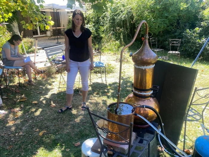 Atelier Cosmétique et bien-être - Distillation de plantes/Cueillette botanique à Châteauneuf-sur-Loire – 3h