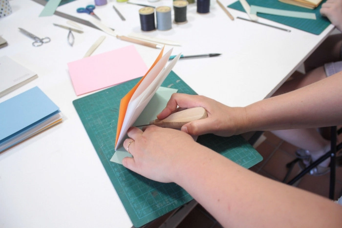 Atelier Papier - Reliure à Saint-Vincent-de-Barrès – 3h