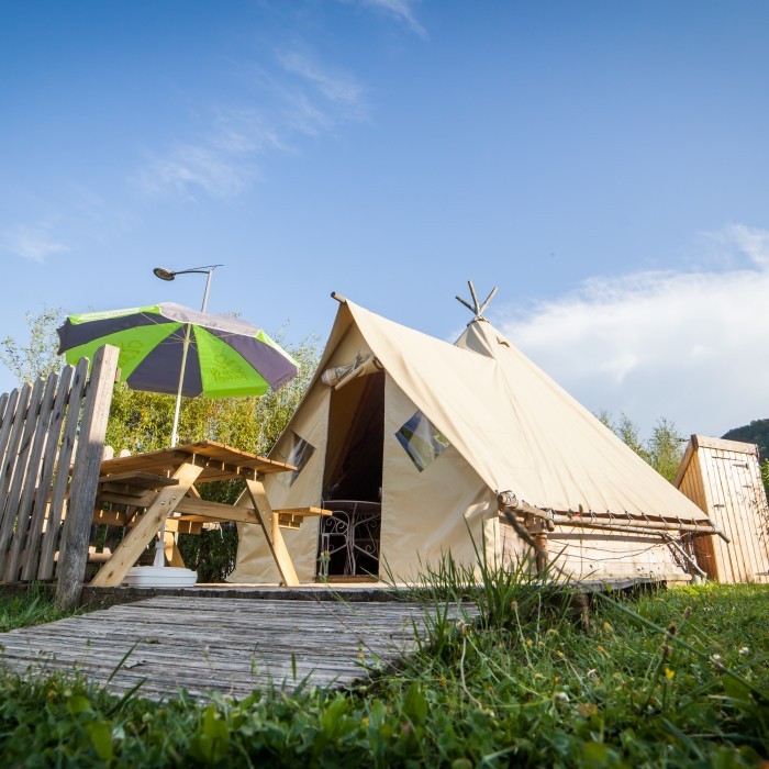 Camping la Roche d'Ully ****